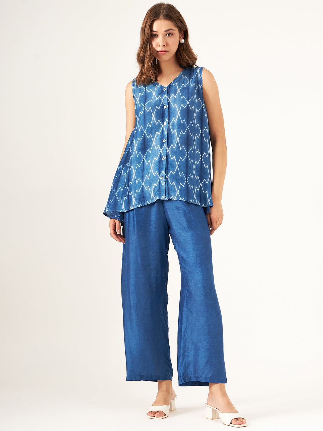 Indigo blue shibori cut sleeve top with half collor and front button closure